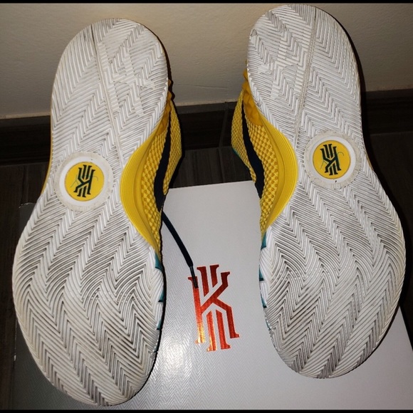 Nike Kyrie 1 “Letterman” Basketball Shoes - Picture 6 of 8